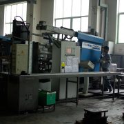 电子连接器绝缘