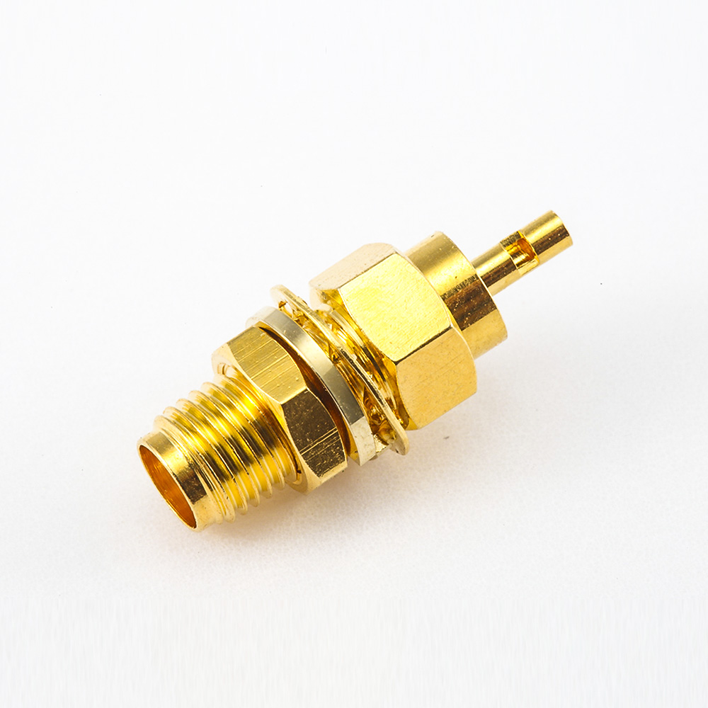 261(8) 接线SMA连接器公头直式开天窗焊接式用于1.13mm / 1.32mm面板安装前锁穿墙