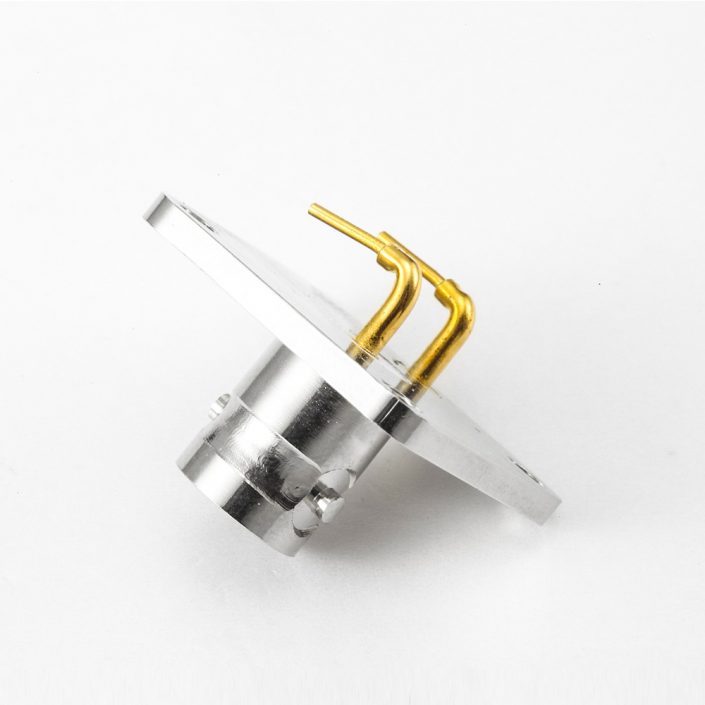 EB-001-0442 BNC连接器插座75Ω用于面板安装4孔法兰PCB弯插