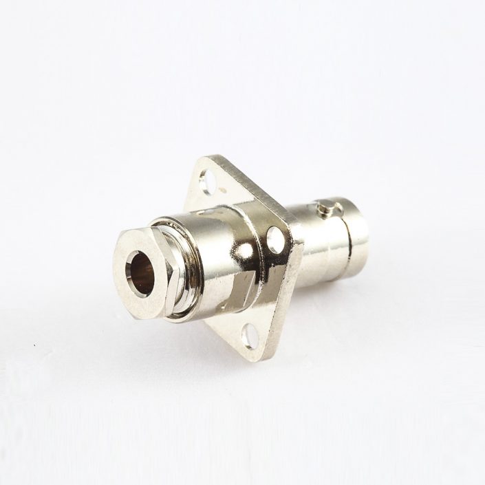 EB-001-0555 BNC连接器用于SYV50-2接线母头180度面板安装4孔法兰螺母锁紧